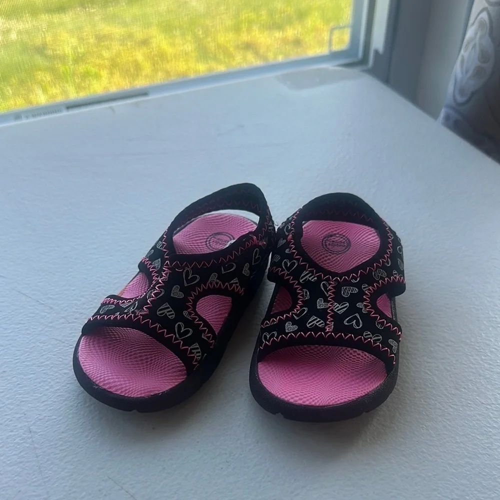 NEW Kids Pink and Black Sandals size 5